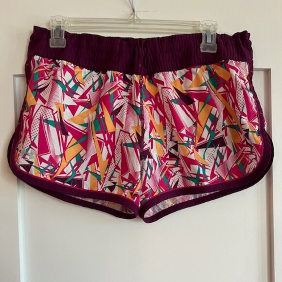Under armour colorful semi-fitted, heatgear shorts, size: small, 100% polyester - Picture 1 of 5